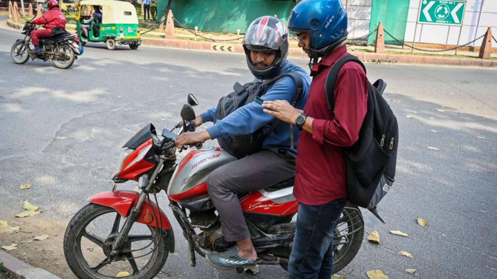 කොළඹ රැකියාවට යාම සඳහා හබරකඩ සිට Ride Share එකක් සොයමි